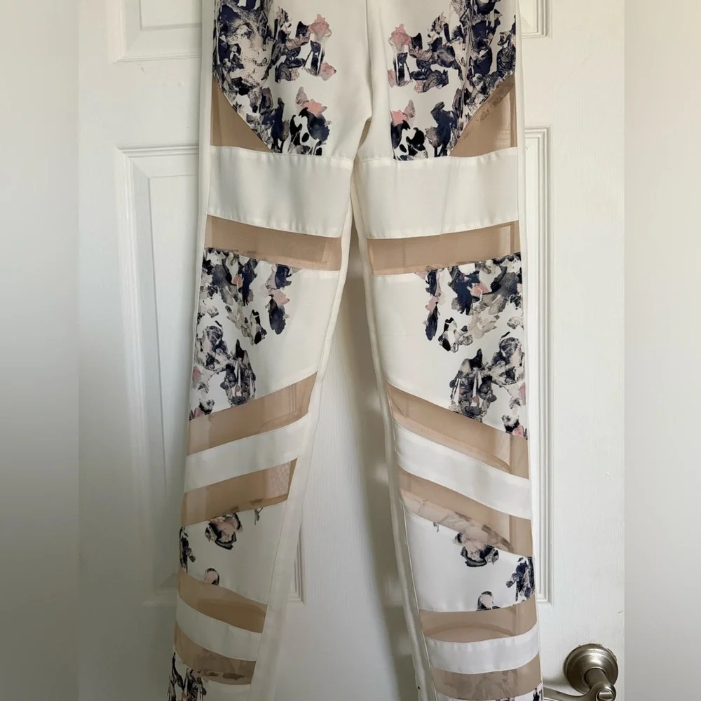 BCBGMAXAZRIA RUNWAY THE
GABRIEL PANTS
Size XXSmall - Picture 7 of 15
